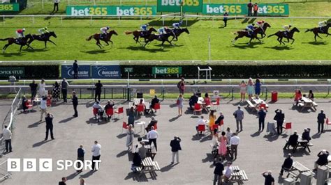 Doncaster Racecourse told to stop spectators  .